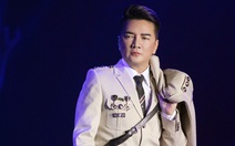 Đàm Vĩnh Hưng đeo huy hiệu lạ: Vi phạm các quy định về hoạt động trình diễn nghệ thuật