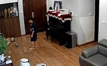 Bé trai đá bóng trong nhà làm vỡ bình rượu thuốc