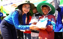 Sinh viên tình nguyện Mùa hè xanh TP.HCM tham gia công trình dẫn nước tự chảy 1 tỉ đồng
