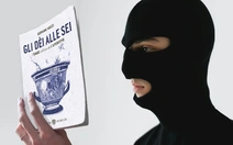 Tên trộm đột nhập vào nhà để... đọc sách