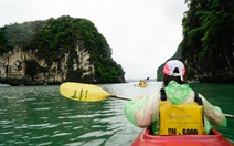 Chèo thuyền kayak ngắm làng chài Vung Viêng, trải nghiệm vịnh thiên đường Hạ Long