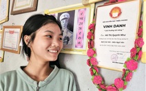 Con gái thứ hai vào đại học, người cha mù gọi điện xin học bổng cho con