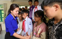 Học sinh vùng lũ Cao Bằng: 'Tiền này em đưa bố mẹ mua sách vở, dựng lại nhà'