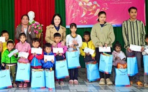 'Xuân yêu thương - Tết nghĩa tình' trao 1 tỉ đồng cho người khó khăn, học sinh hiếu học