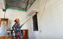 Lợp lại mái nhà sau dông bão từ nguồn hỗ trợ của báo Tuổi Trẻ
