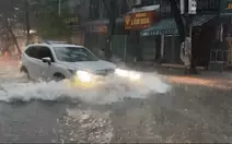 Hà Nội lại mưa vừa đến mưa to, cảnh báo ngập lụt nhiều tuyến đường