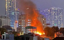 Bắt người đàn ông hai lần đốt rác trên sân thượng, gây cháy lan sang nhà hàng xóm
