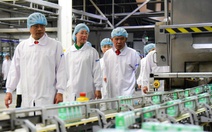 Đoàn đại biểu TP.HCM thăm 'siêu nhà máy' sữa lớn nhất Việt Nam