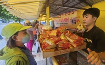 Bánh trung thu đại hạ giá, người tiêu dùng cần lưu ý để tránh hàng kém chất lượng