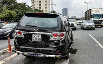 Xe vỡ nát 2 lốp chạy ngược chiều đường vành đai 3 trên cao, tài xế tới bệnh viện kiểm tra ma túy