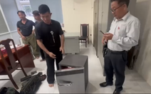 Mở két sắt tại nhà Ngân 98, công an thu giữ 80 sổ đỏ và nhiều sổ tiết kiệm
