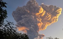 Núi lửa phun dữ dội, Indonesia nâng cảnh báo lên mức cao nhất
