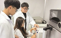 Sinh viên làm pin từ bã cà phê