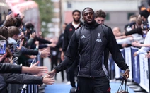 Ibrahima Konate kiếm 70.000 bảng/tuần tại Liverpool nhưng sợ… tiêu tiền