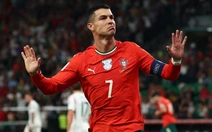 Ronaldo thu nhập gấp đôi Messi, lần thứ 6 dẫn đầu danh sách của Forbes