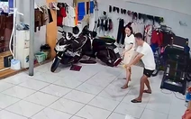 Chồng 'vỡ a lô' khi dạy vợ chơi pickleball