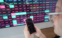 Chứng khoán Việt: Dòng tiền giao dịch sôi động bậc nhất, rủi ro cũng hàng đầu khu vực