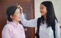 Nuôi con vào Đại học Nông lâm TP.HCM, mẹ làm nghề… nhổ tóc khắp xóm: 'Học bổng là may mắn cho con'