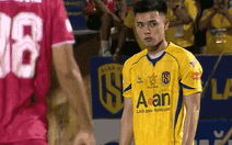 Video Nguyễn Filip bó tay trước siêu phẩm sút phạt của trung vệ 20 tuổi