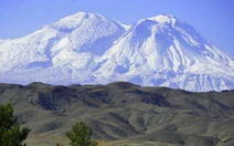 Núi lửa 'chết' ở Iran bất ngờ phồng lên, khoa học sững sờ