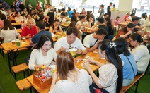 Người Singapore xếp hàng ở Vietnam Phở Festival: Hôm qua đã đông, nay càng đông hơn