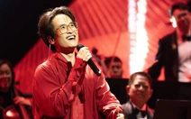 Hà Anh Tuấn hát nhạc Việt cho 3.400 khán giả ở Mỹ, quyên 100.000 USD cho trẻ mồ côi