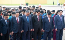 Lãnh đạo Đảng, Nhà nước, đại biểu Quốc hội vào lăng viếng Chủ tịch Hồ Chí Minh