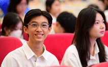 Thương mẹ đơn thân, nam sinh lên mạng bán đồ ăn vặt, nay đậu ĐH Luật TP.HCM
