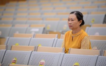 Người mẹ đơn thân ngồi cuối hội trường: Có học bổng con đóng học phí ĐH Sư phạm kỹ thuật, mừng lắm!