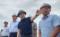 Chủ tịch Quảng Ngãi kiểm tra bờ biển trước bão, điều tiết hồ chứa phòng lũ
