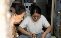 Cha mẹ đi lối riêng, 15 tuổi tự lo học phí và lo thuốc cho bà, làm thêm ngày đêm để vào cao đẳng