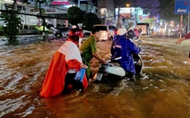 Triều cường dâng cao vượt kỷ lục, nhiều nơi ở TP Cần Thơ chìm trong biển nước