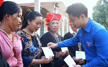 Lũ qua, dựng lại mái nhà