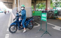 'Cháy chỗ' giữ xe ở metro số 1: TP.HCM sẽ mở thêm bãi xe phục vụ người dân