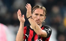 Modric chơi xộp tặng iPhone 'xịn sò' cho tất cả đồng đội ở AC Milan
