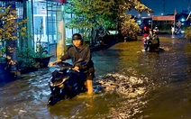 Triều cường TP.HCM dâng cao, may là không có mưa