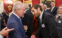 Cựu ngôi sao Arsenal kiếm 350 nghìn tỉ đồng sau 15 năm