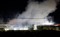 Quân đội Myanmar cho nổ tung khu phức hợp lừa đảo, cả ngàn người chạy qua Thái Lan