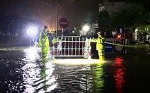 Mưa lớn, 40 xã phường ở Huế và Đà Nẵng cúp điện, mực nước các sông tiếp tục tăng