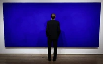 Bức tranh có duy nhất một màu giá hơn 552 tỉ đồng