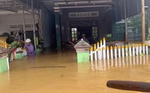Sáng 28-10: Mưa lớn trở lại, nhà dân Hội An ngập hơn 2m