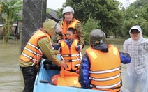 Cuộc sống đảo lộn, ăn uống cầm hơi ở vùng rốn lũ Huế