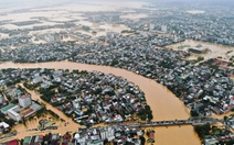 Lũ rút nhưng Đại Nội Huế nhiều nơi vẫn ngập hơn 1m