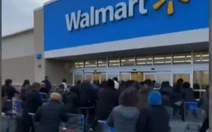 Video ghi lại cảnh bạo loạn và cướp bóc tại Walmart ở Mỹ là thật?