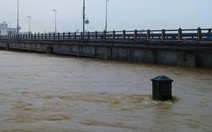 Lũ trên sông Trà Bồng đã vượt các đỉnh lũ lịch sử năm 1999 và năm 2009