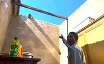 Nỗ lực giúp người dân khỏi 'màn trời chiếu đất' 2 tháng nhà tốc mái 2 lần sau bão Bualoi