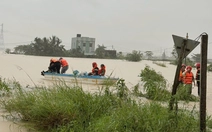 Các nhà mạng vượt nước xiết ‘cứu sóng’ trong lũ miền Trung