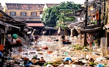 Người Hội An lấy sơn đánh dấu mốc kỷ lục lụt mới kể từ đại họa năm Thìn 1964