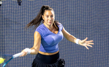 Tay vợt nữ người Pháp trở lại thi đấu sau khi phẫu thuật nâng ngực