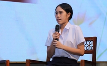 Thủ khoa khối D của trường: Mẹ mù chưa từng thấy mặt con, mình ráng thành tài chữa mắt cho mẹ